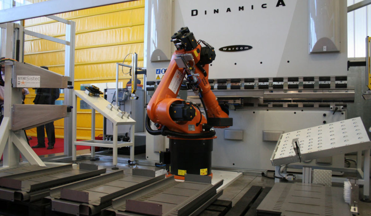 Cella piegatura robotizzata pressa Warcom