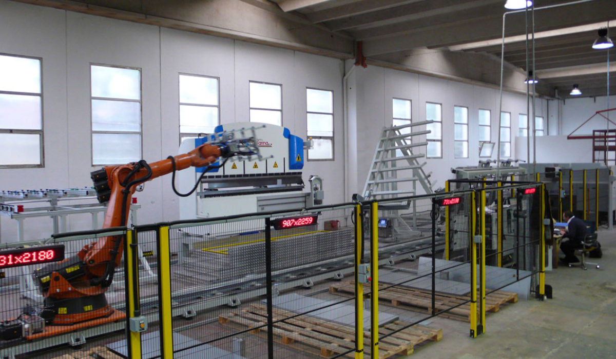 Dettaglio impianto lavorazione porte taglia fuoco