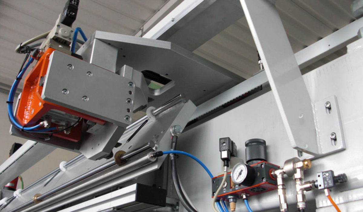 Dettaglio tagliablocchi magazzino fili