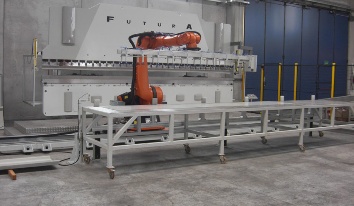 Impianto robotizzato piegatura lamiere 6mt pressa Warcom