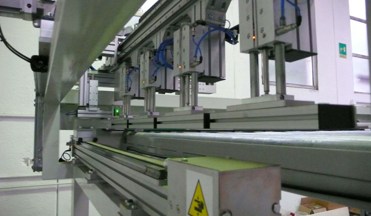 Sistema assemblaggio porte