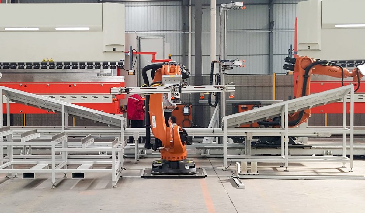 Robotic automation systems in the field of metal working